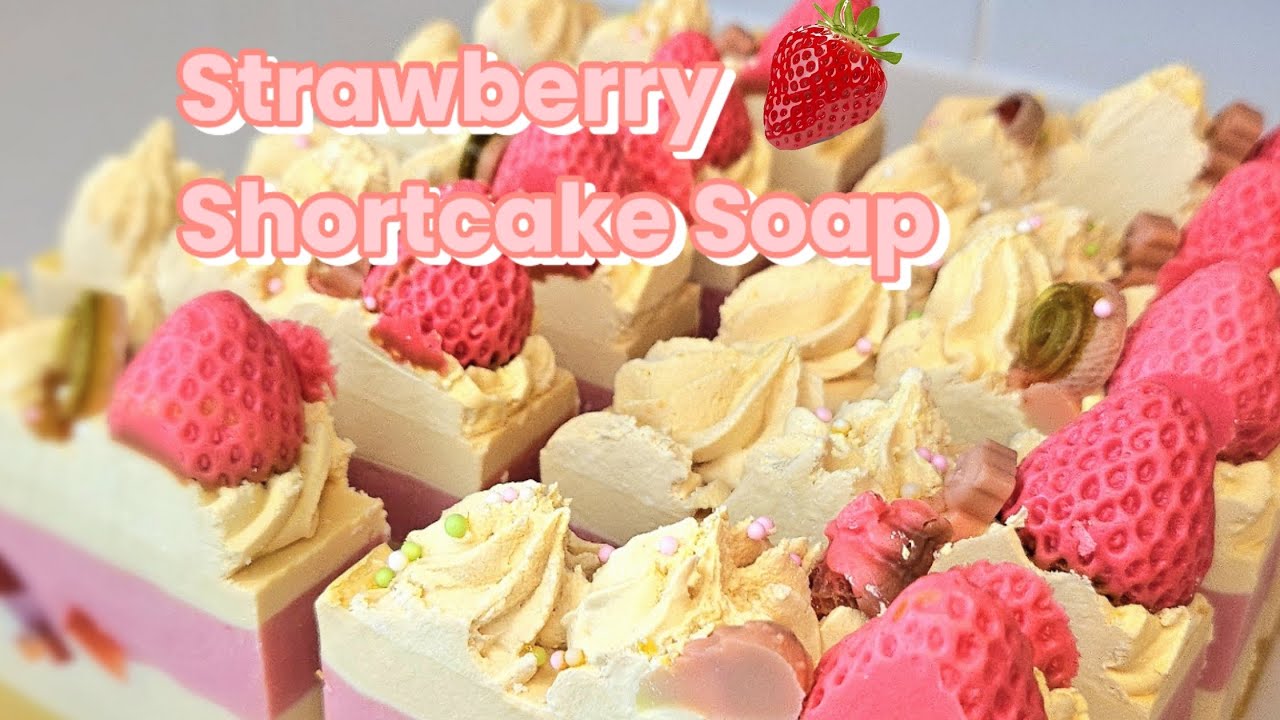 Making Strawberry Shortcake Soap🍓🍰/Cold process