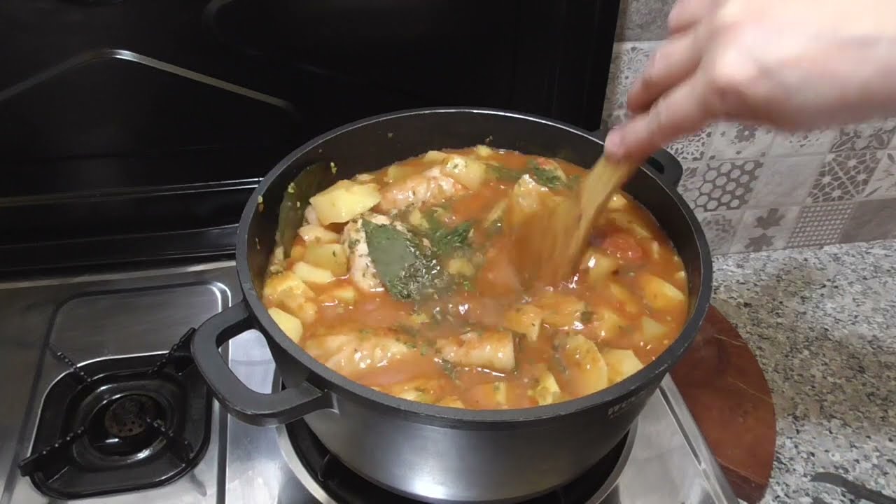 Рагу с курицей и грибами. Просто и очень вкусно. Estofado de pollo.