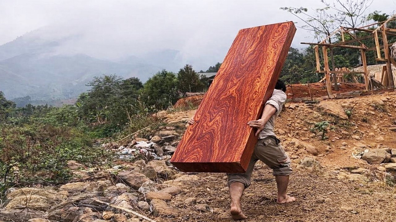 Rare Giant Wood Discovered in a Stream and Crafted Into an Amazing Masterpiece