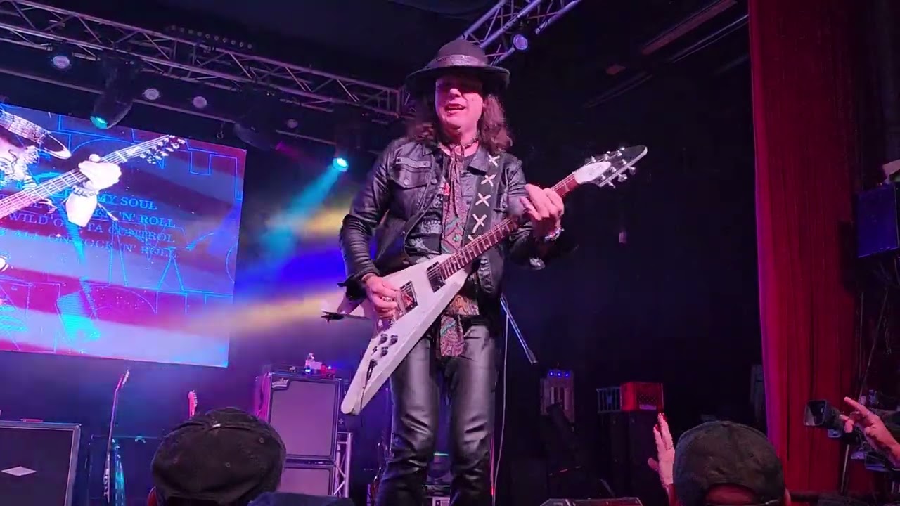 Anthony Gomes "Black Diamond Heavy" off the new "Praise The Loud" Album 12/19/15 live at Knux