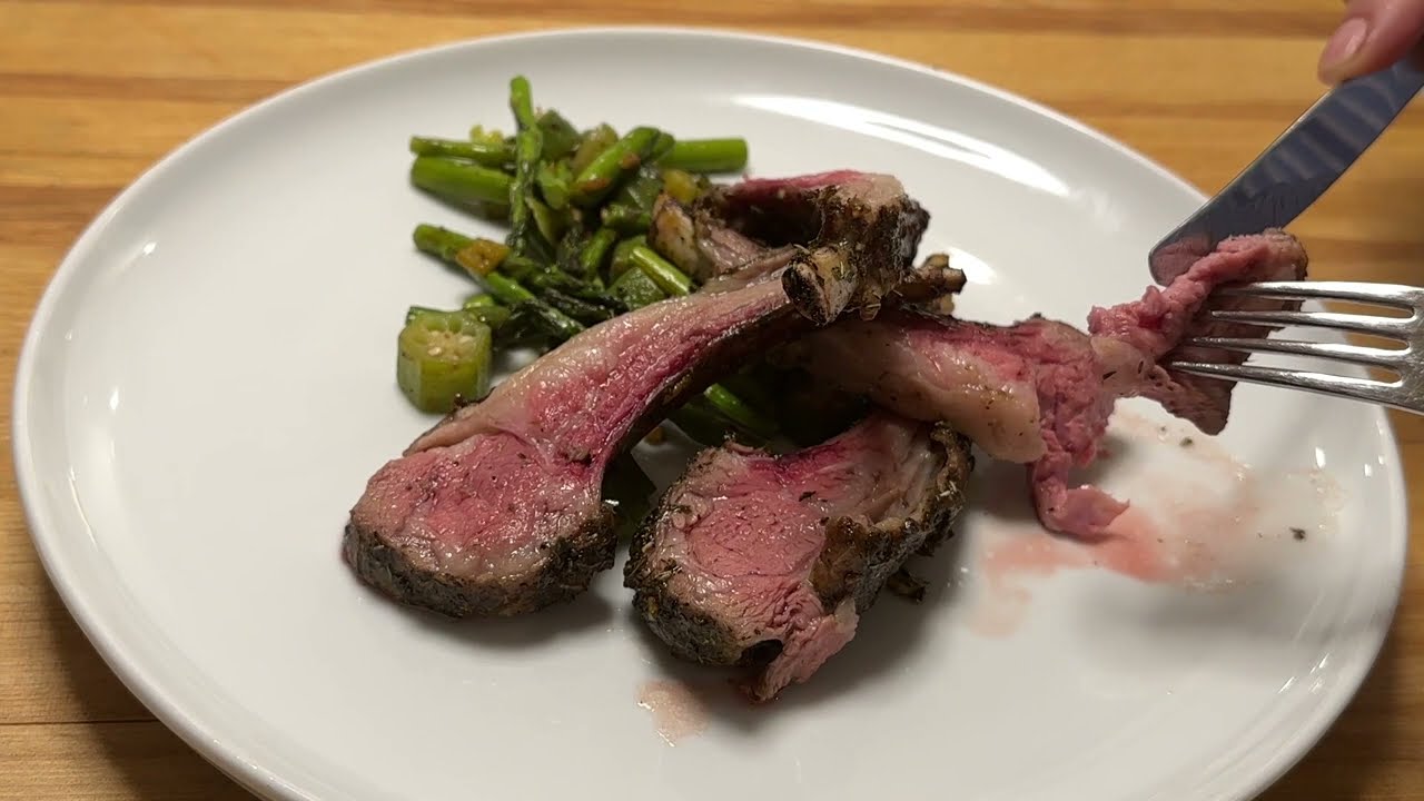 CARRÉ D'AGNEAU AUX ÉPICES, LAQUÉ AU MIEL ET MOUTARDE  DANS AIRFRYER / RACK OF LAMB WITH SPICES G
