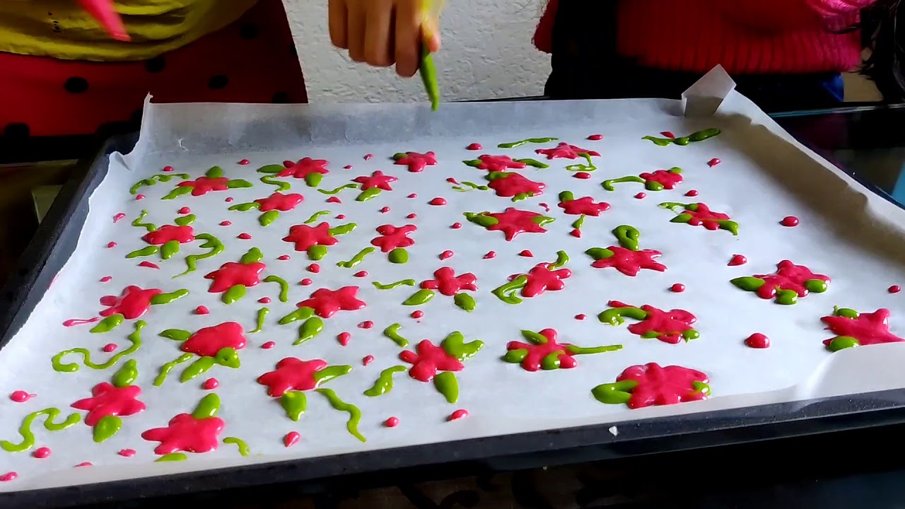 Swiss roll cake with design