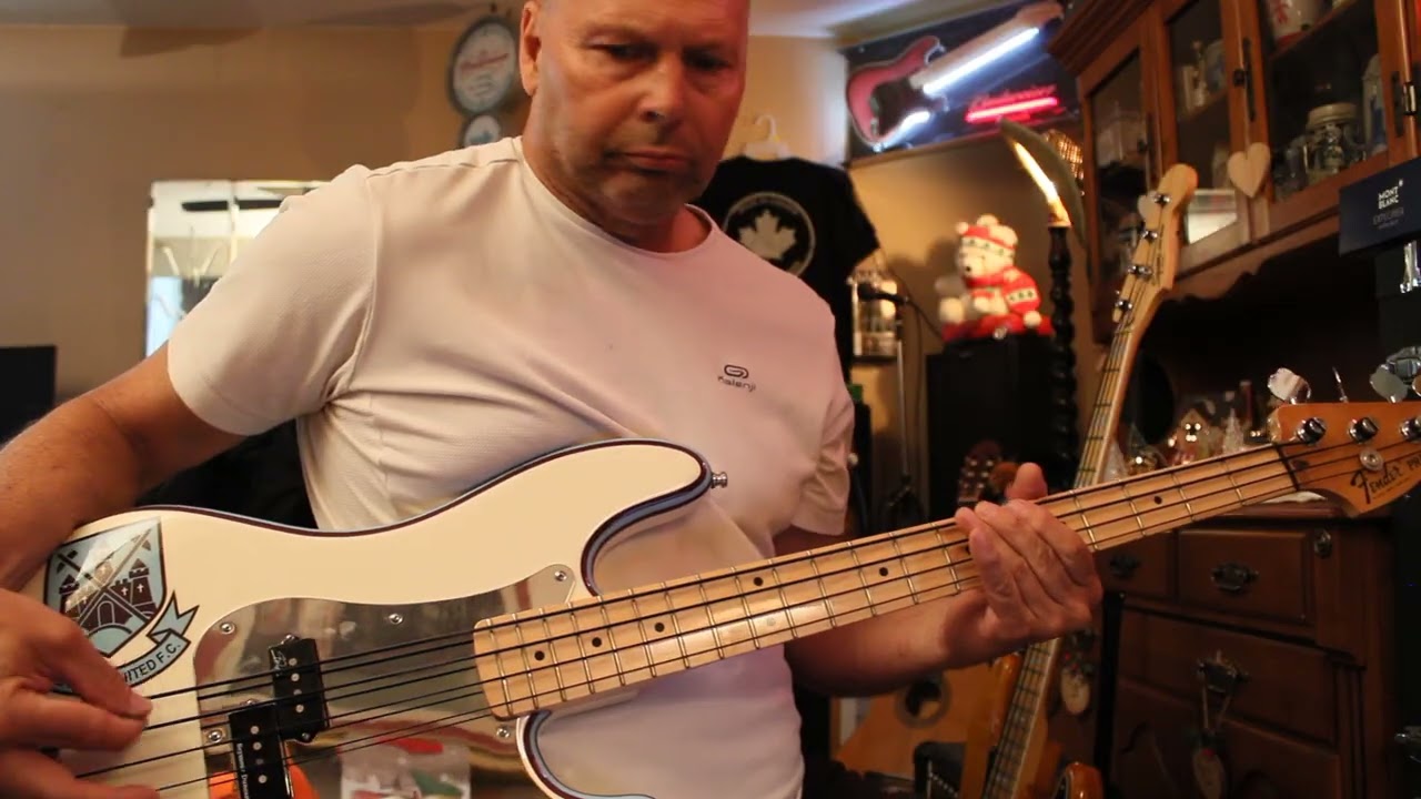 Billy Idol - White Wedding 1982 (bass cover)