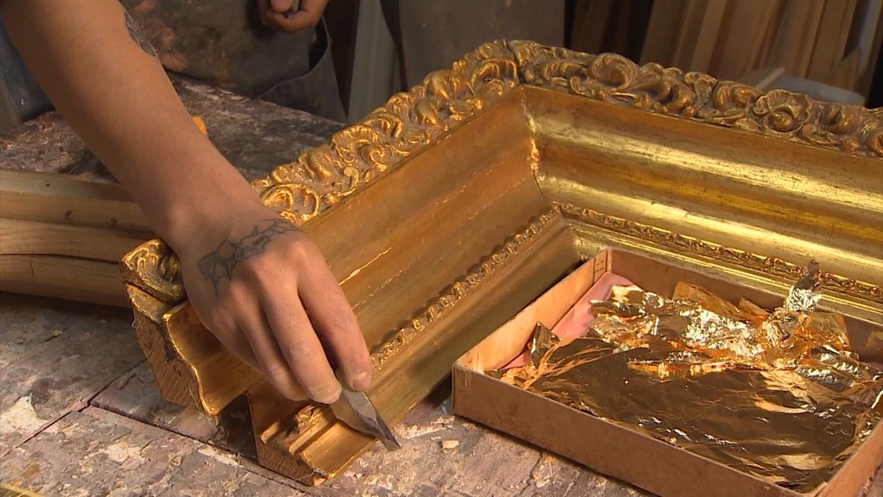 Lámina de oro en marcos, una tradición al borde de desaparecer | Reportaje