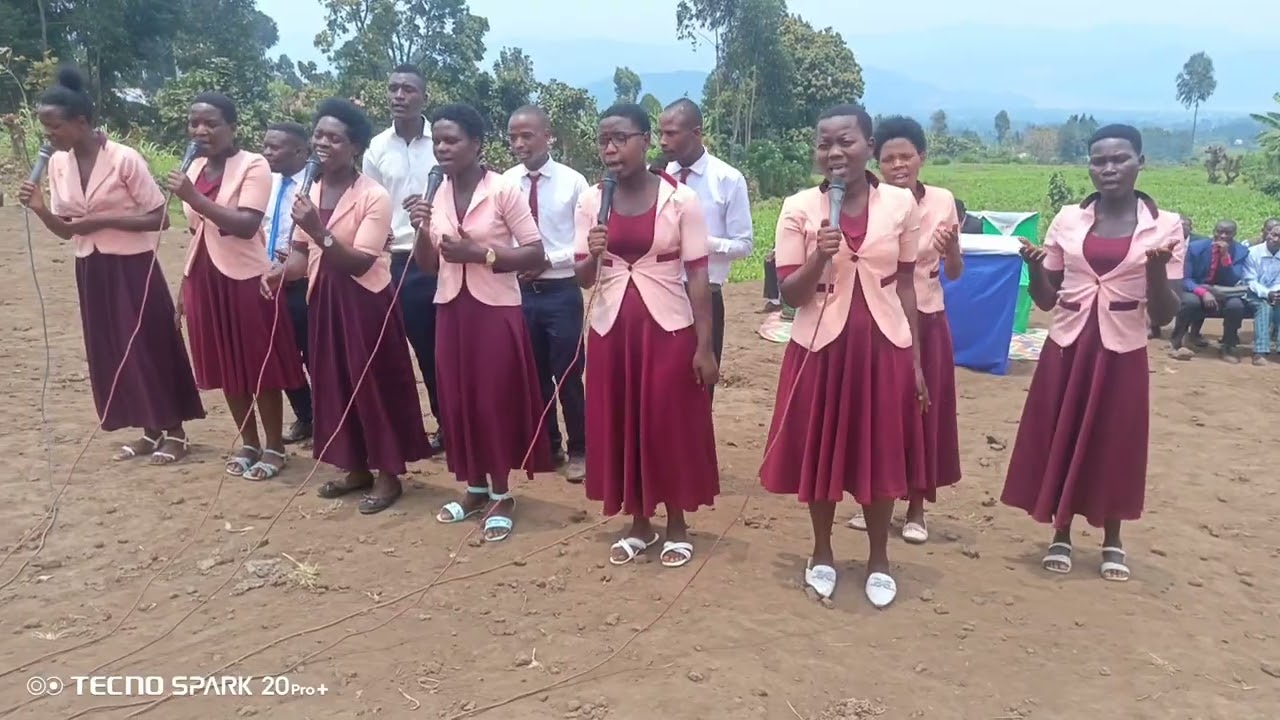 Hari impamvu by Amahoro Family Choir live worship program at Nyagisenyi church.