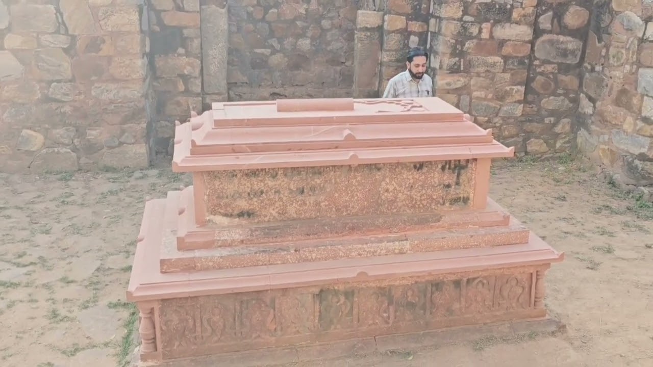 बलबन का मकबरा Tomb of Balban