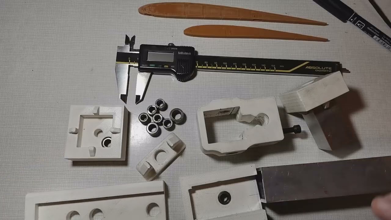Vrtací přípravky pomocí 3d tisku a ocelového pouzdra/3D Printed Drilling Jigs with Steel Bushings