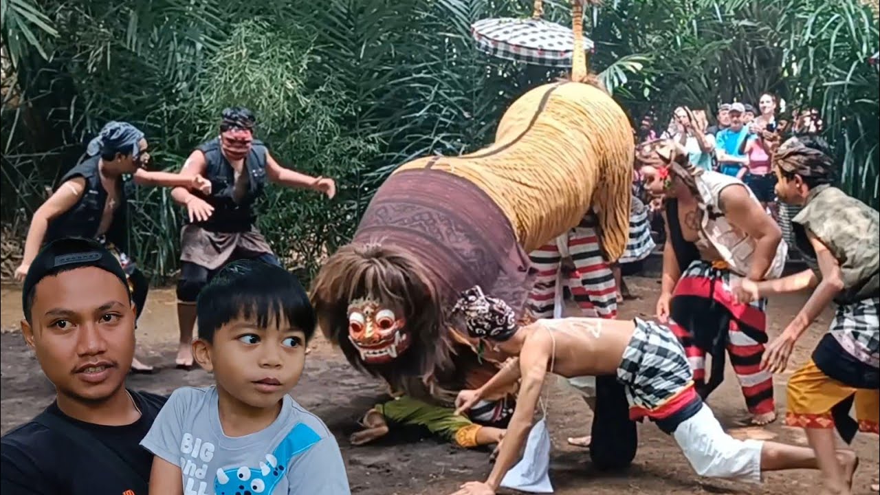Lihat Festival Barong Ngelawang Di Hutan Bambu Penglipuran