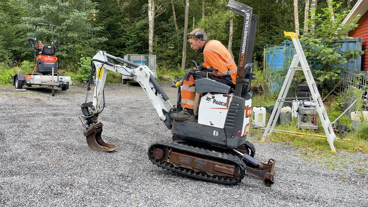 Köp Minigrävare Bobcat E10 med släp och 3 skopor på Klaravik