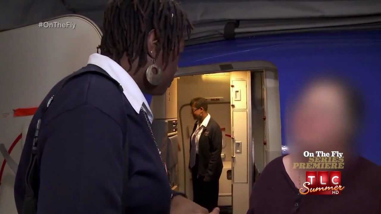 A stinky woman on a flight is questioned, she peed her pants!