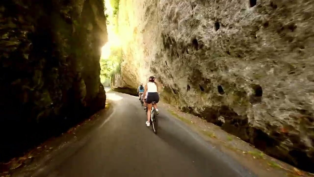 Vélo Dordogne - Découverte de la Vallée de la Vézère en famille