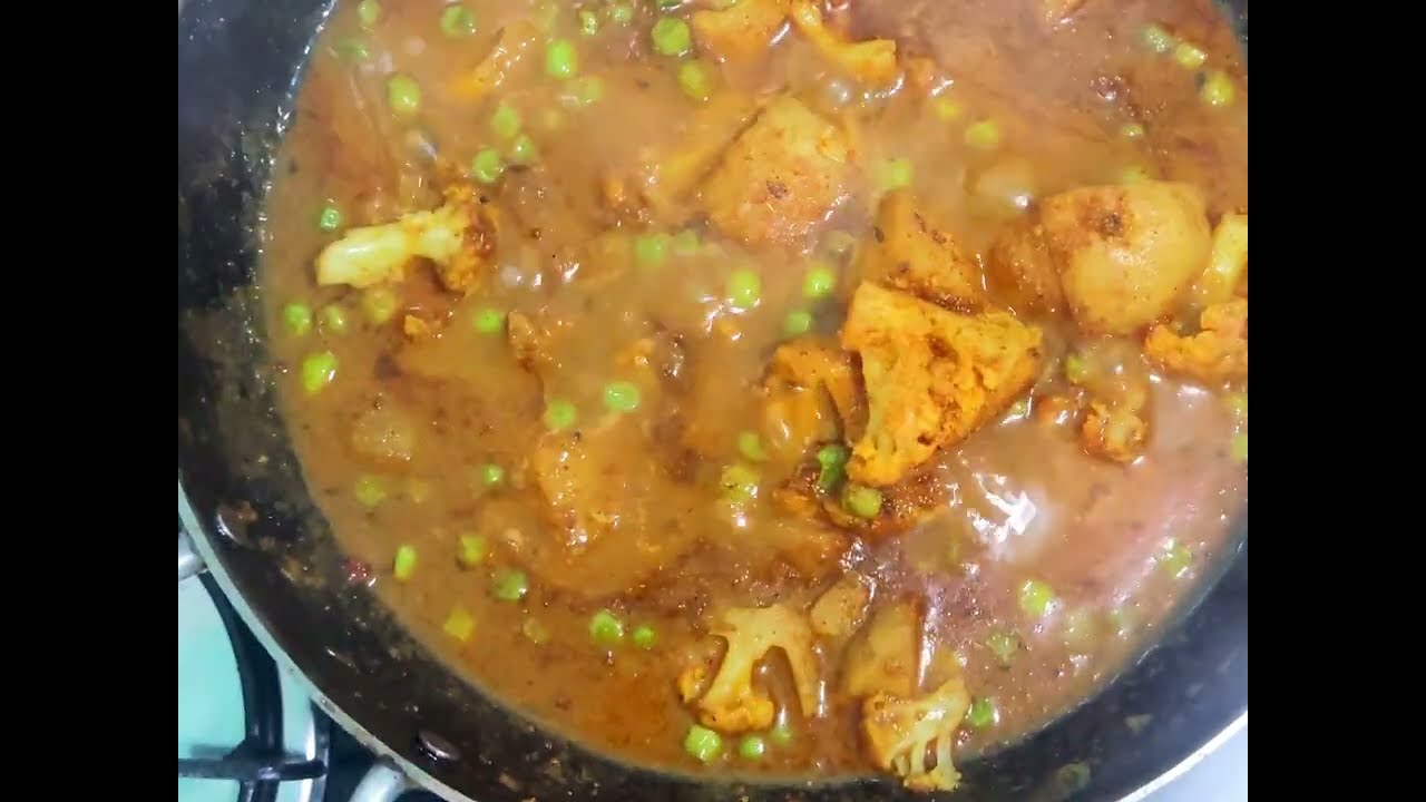 सर्दियों में बनने वाली आलू गोभी की सब्जी #aaloogobirecie #aaloogobimatarkisabji #food #viralshort 
