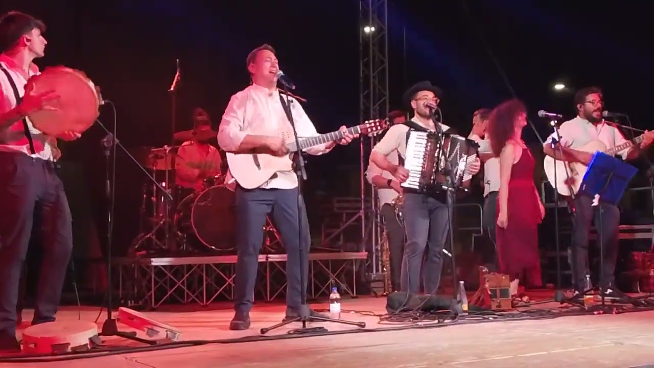 Serata con i Cipurrid Acquaviva delle fonti al palio del traino