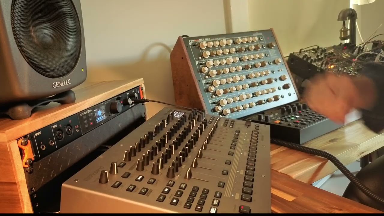 Moody & progressive tech house (with the TR-1000, Perkons and Vermona)