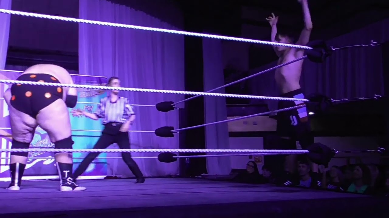 Tim Strange vs JJ Hall