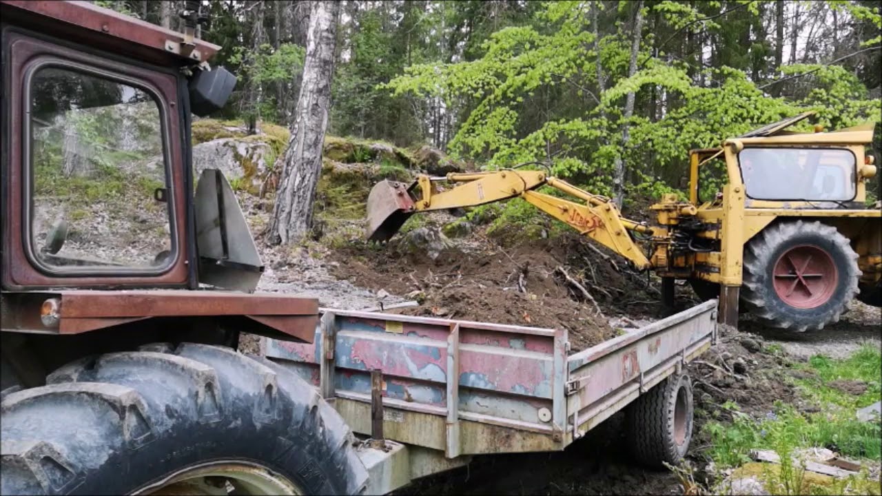 JCB 3c loading trailer