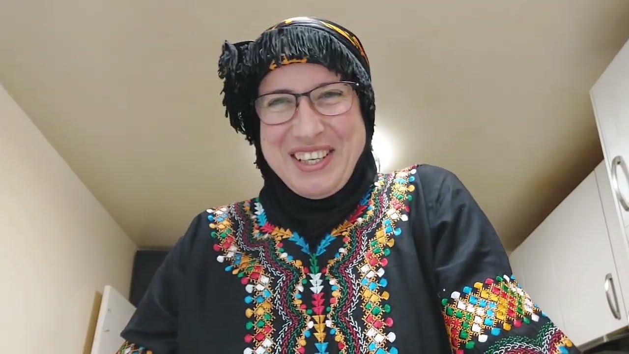 عملت احلي محاجب اتعلمتها في الجزائر  سهلة وبسيطة من اول مره بتنجح معاكي 🙈🙈🙈
