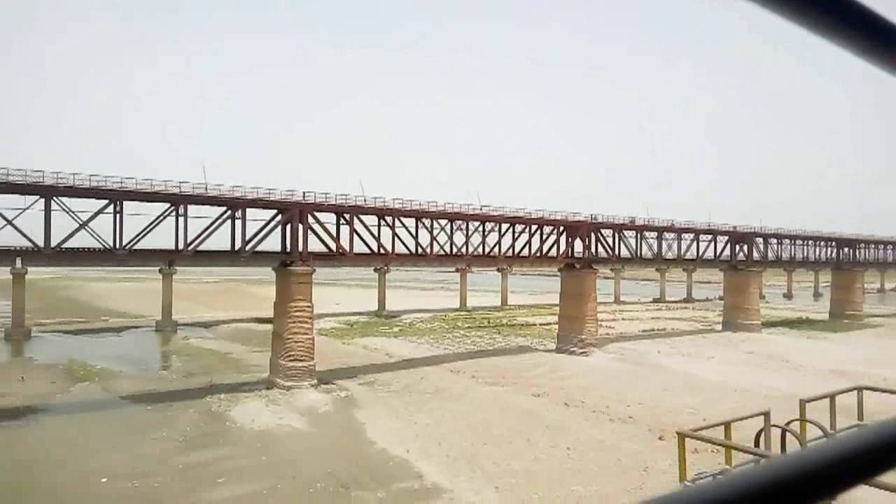 Crossing the Phaphamau Bridge, Allahabad, by Railway.