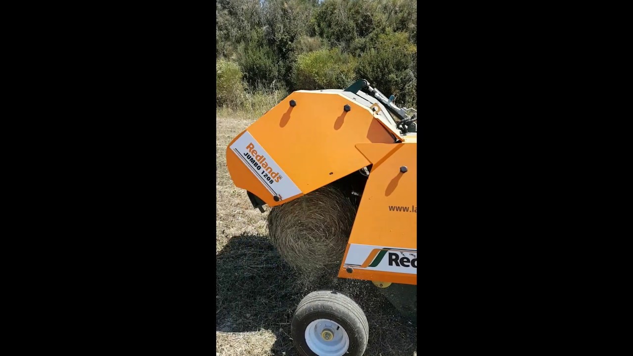 Rad sa mini rolo balirkom Red Lance u Dalmaciji / mini round hay baler Red Lance in Dalmatia