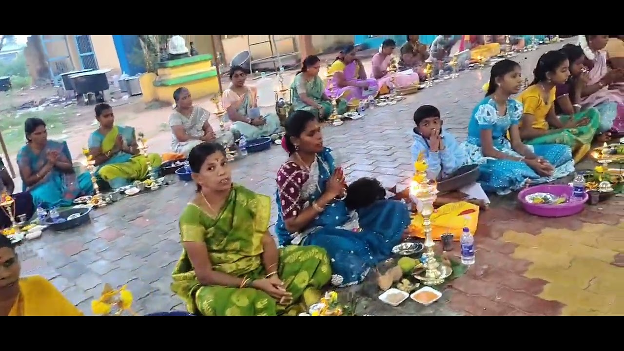 ஆலங்குளம் ஸ்ரீ பத்திரகாளி அம்மன் கோவிலில் 207 திருவிளக்குபூஜை - அன்னதானம்- புத்தாண்டையொட்டி