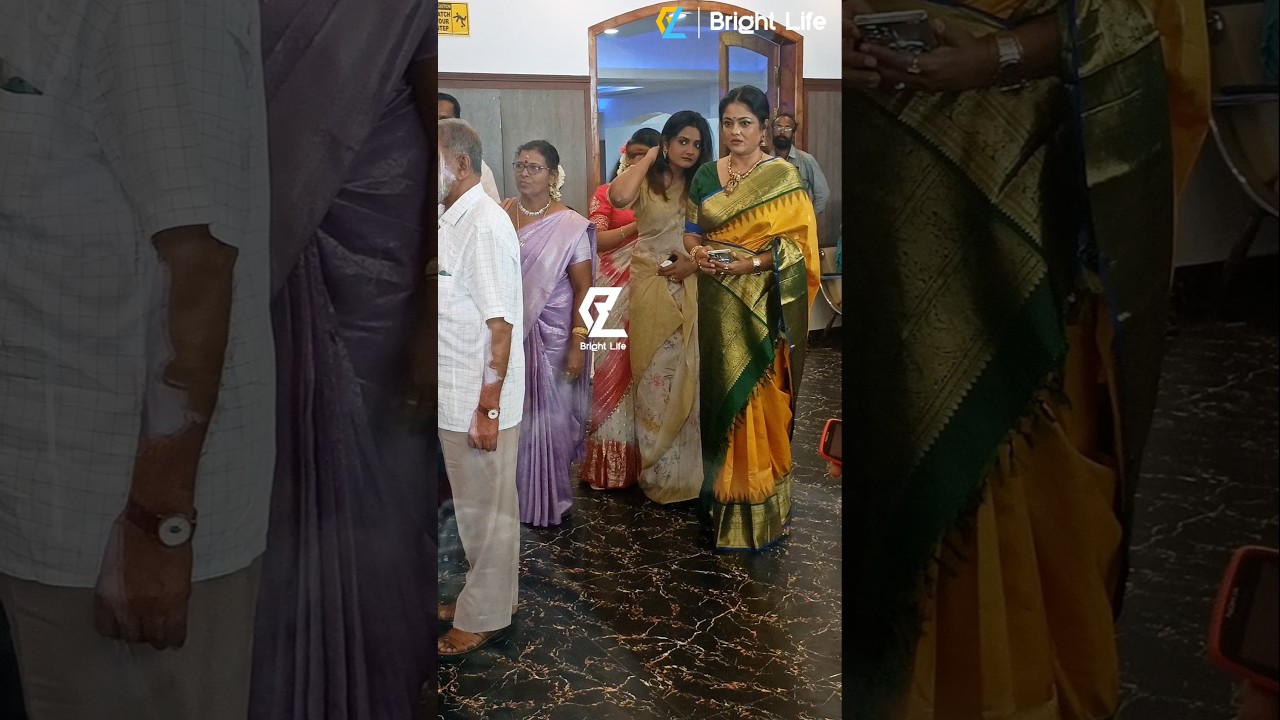 മഞ്ജു പിള്ളയും മകളും കാർത്തിക്കിന്റെ വിവാഹത്തിന് 