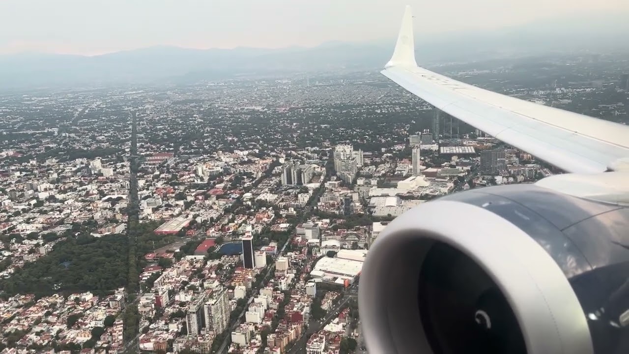 Aeromexico 737 MAX landing in rainy Mexico City from Hermosillo 🌧️