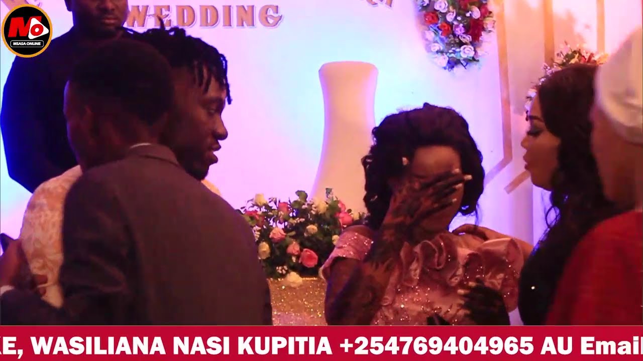 MKE WA MKALIWENU AMWAGA MACHOZI UKUMBINI AKIWAAGA NDUGU ZAKE, MKALI AMBEMBELEZA..