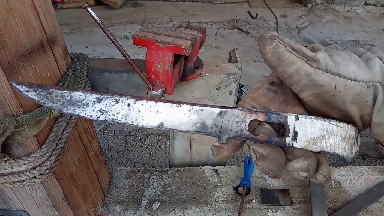 un cutit facut doar din flex si pila calit in forja improvizata