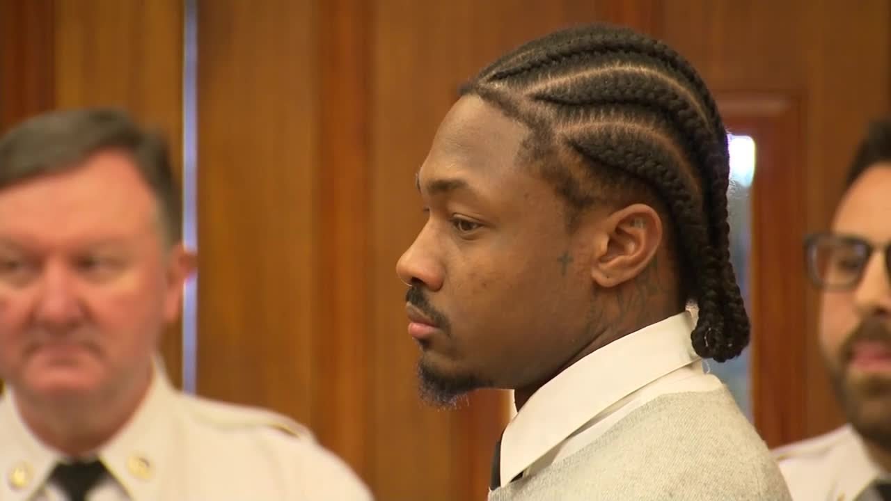 Diggs in court on strangulation, assault charges