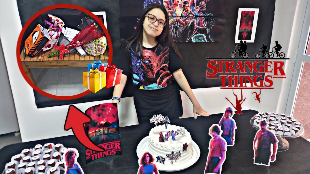 Abrindo meus presentes do meu aniversário de 17 anos (Tema: Stranger Things)🩸🧇