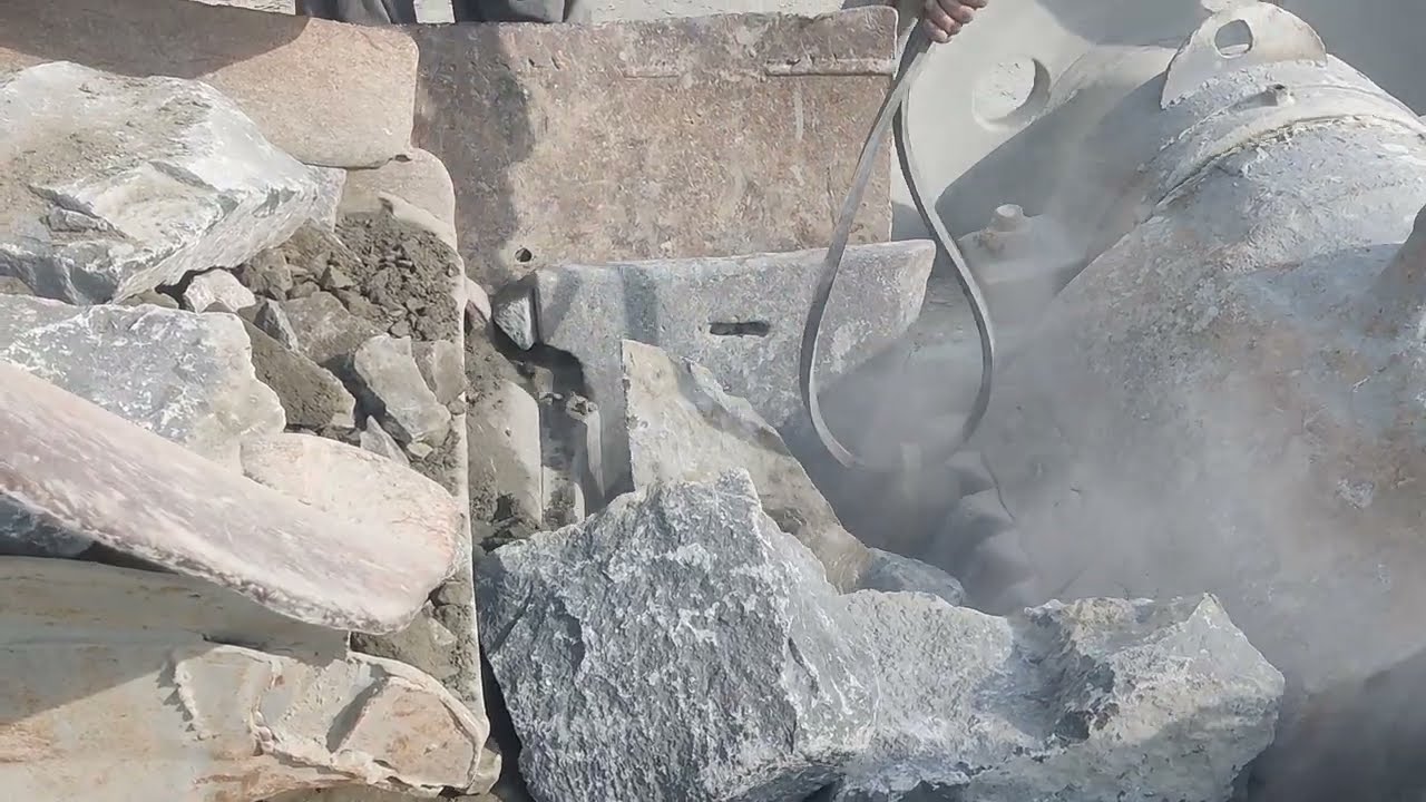 Big Jam Black hard Stone in Jaw Machine: Positive Power men in crusher Plante