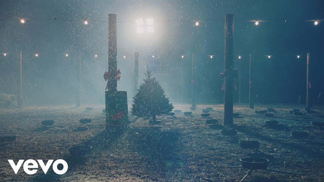 She & Him - Christmas Memories (Official Video)