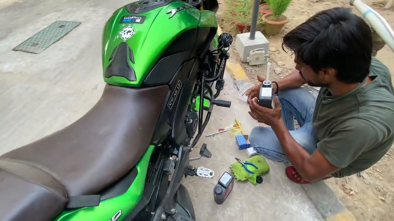 How to replace Engine oil on Dominar 400 UG - DIY | Liquimoly 10w50 Street Race Best oil for Dominar