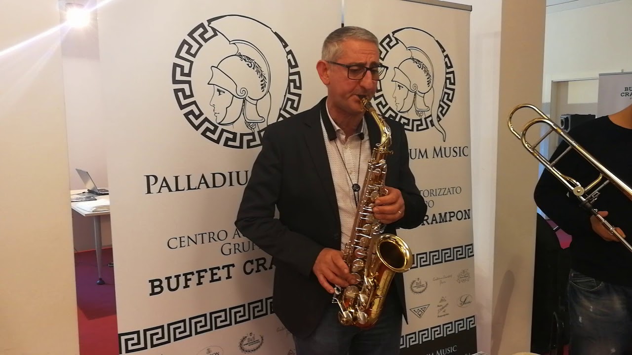 Il Maestro Paolo Debenedetto suona BLACK ONE™