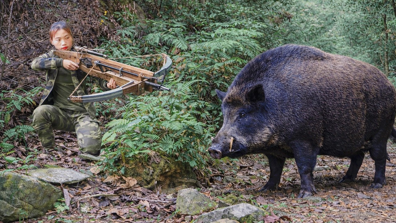 Alone in the Wild: Setting Traps, Hunting Wild Boars & Moving to a New Shelter