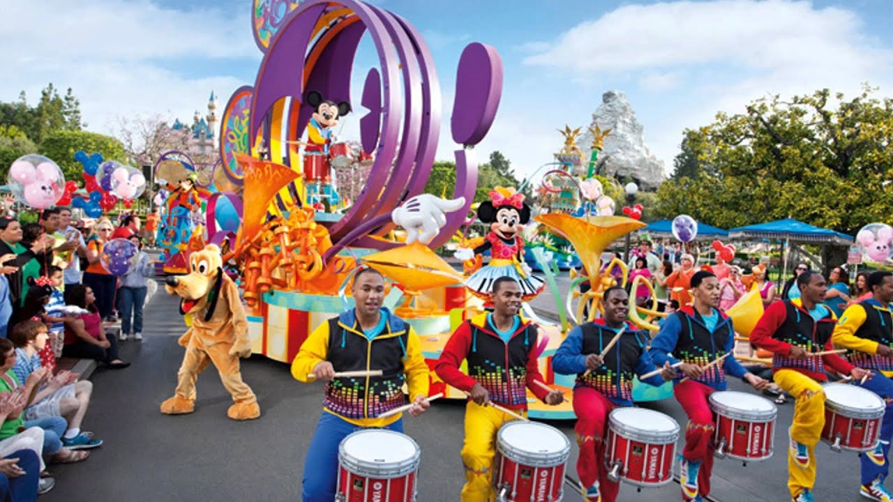 [4k] Mickey's Soundsational Parade Full show Disneyland Park POV