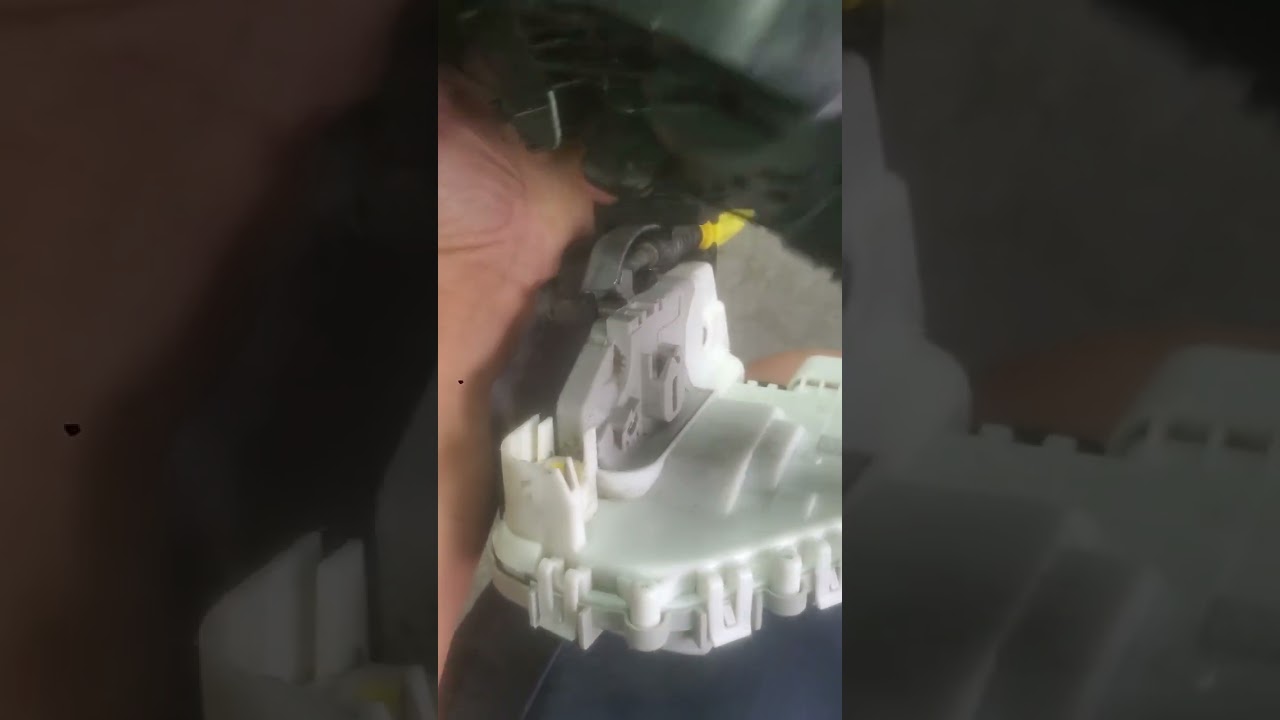 2021 Macan how to remove and install drivers door latch