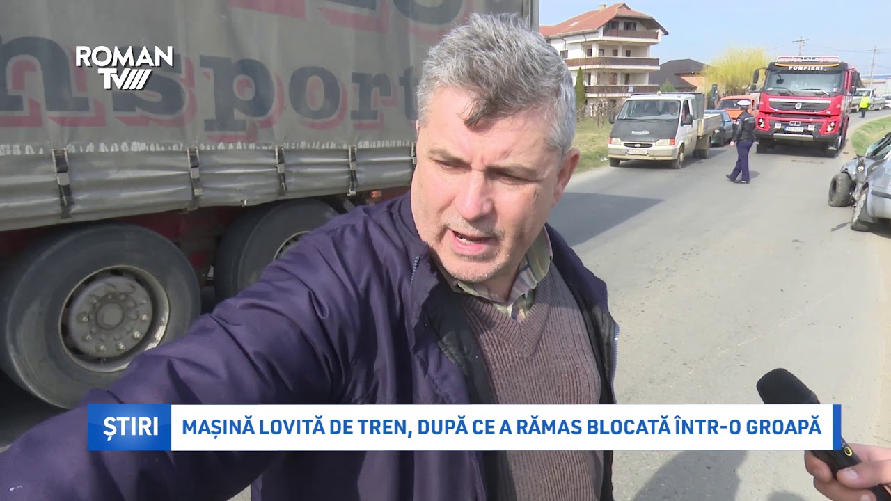 Mașină lovită de tren, după ce s-a blocat într-o groapă