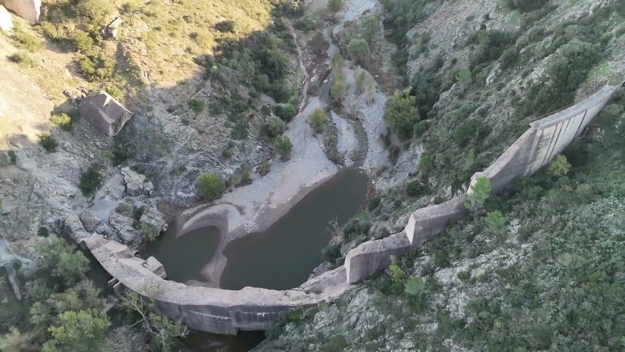 Un survol par drone du barrage de Malpasset à Fréjus.........