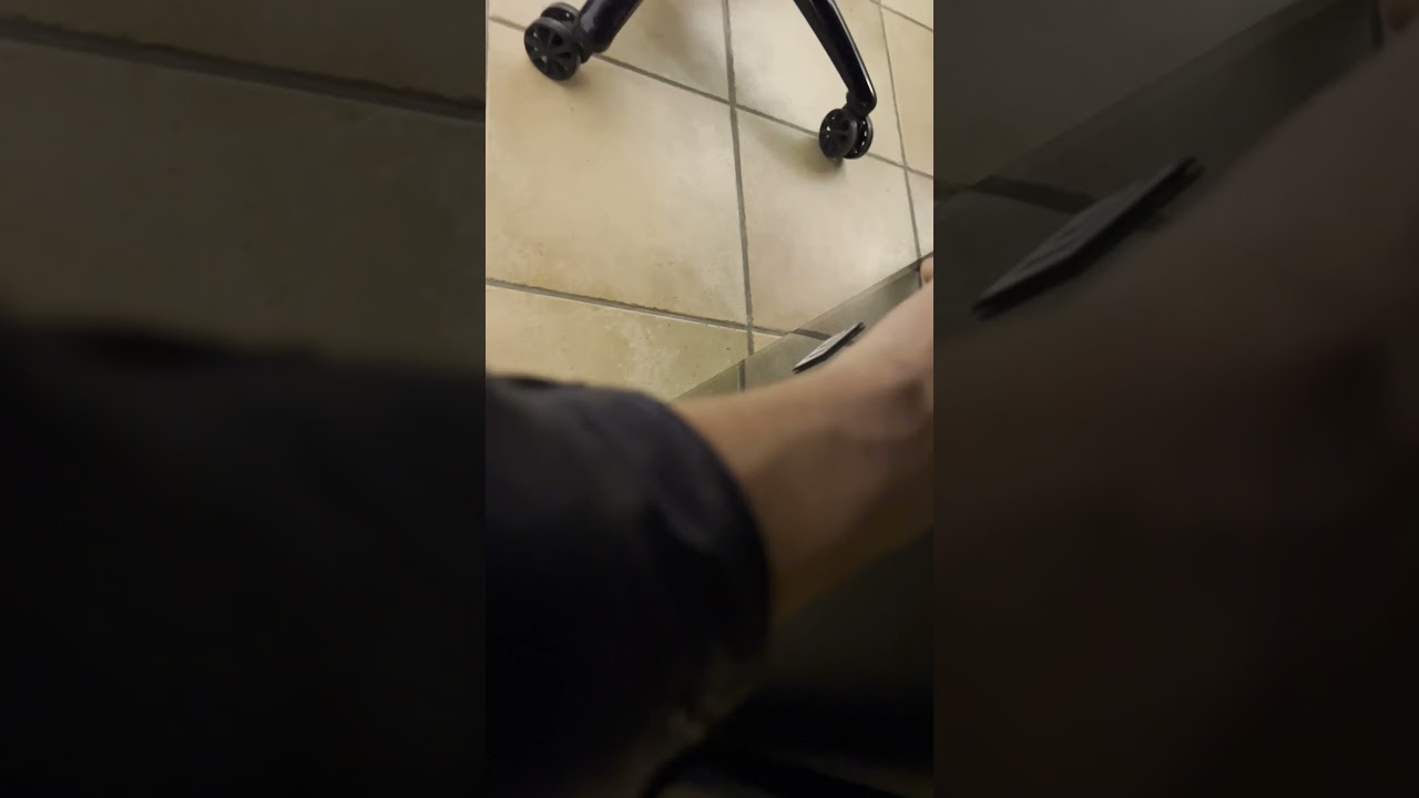 SPENGO IL COMPUTER DI GAIA MENTRE STA PER VINCERE! 😲😂 Scherzi di Zerbii 