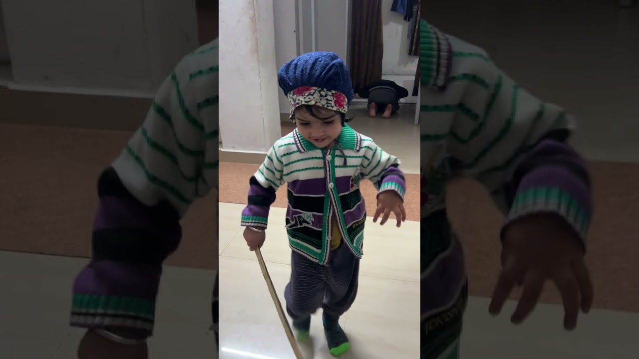 टियाना ने सभी की डंडे से पिटाई की 
