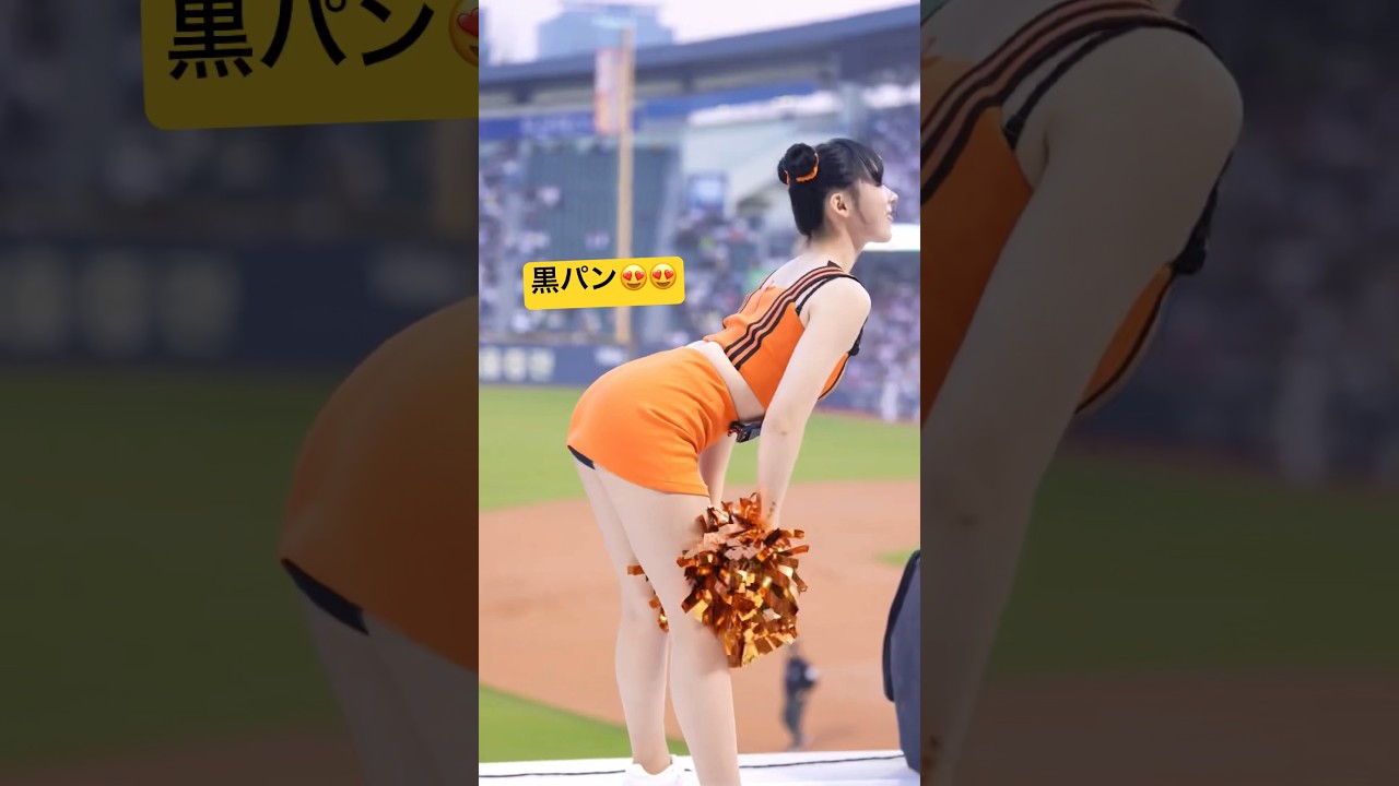 【パンチラ】 セクシー黒パンチアガール