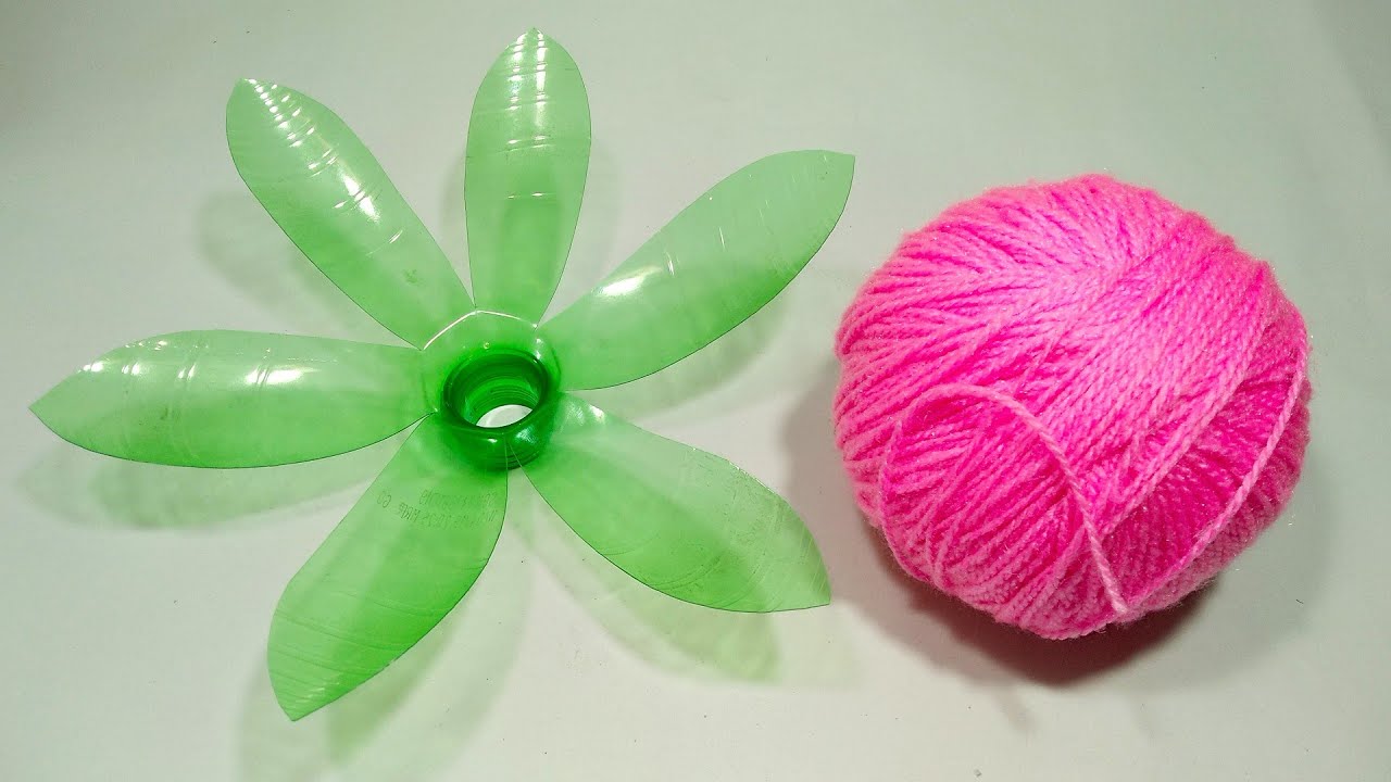 2 BEAUTIFUL WOOLEN AND PLASTIC BOTTLE GULDASTA DESIGN/BEST OUT OF WASTE CRAFT IDEA