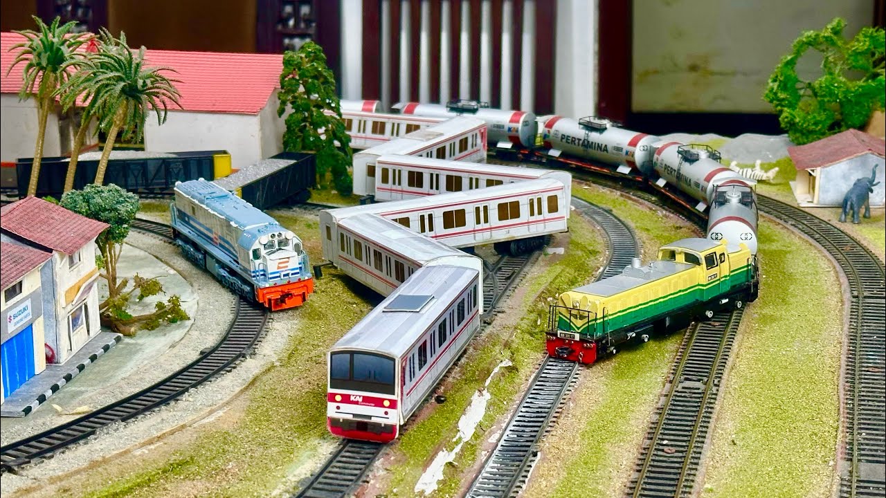 Drama Tabrakan Kereta api KRL & CC201 WnB KA Babaranjang hingga anjlok terguling lalu dihantam BB300