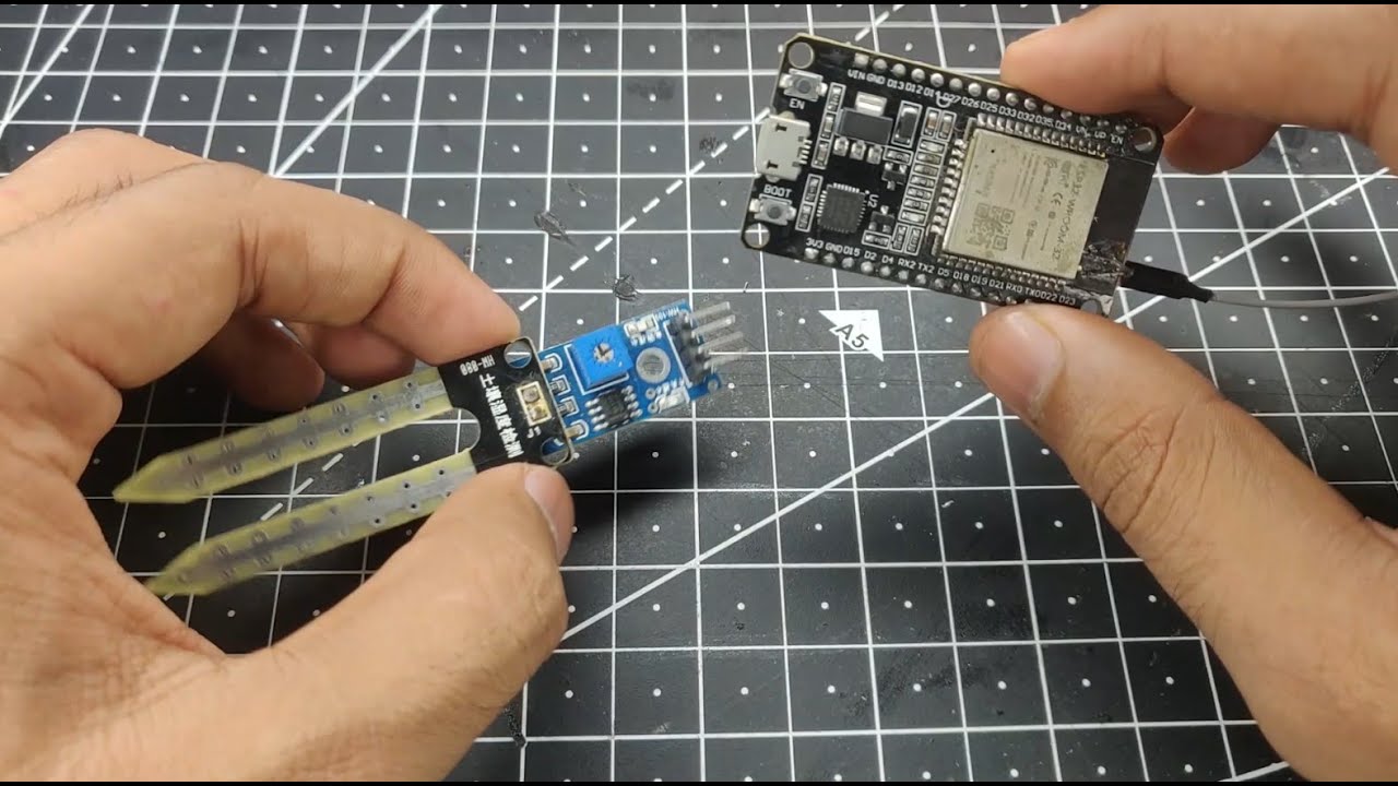 Как использовать датчик влажности почвы с ESP32