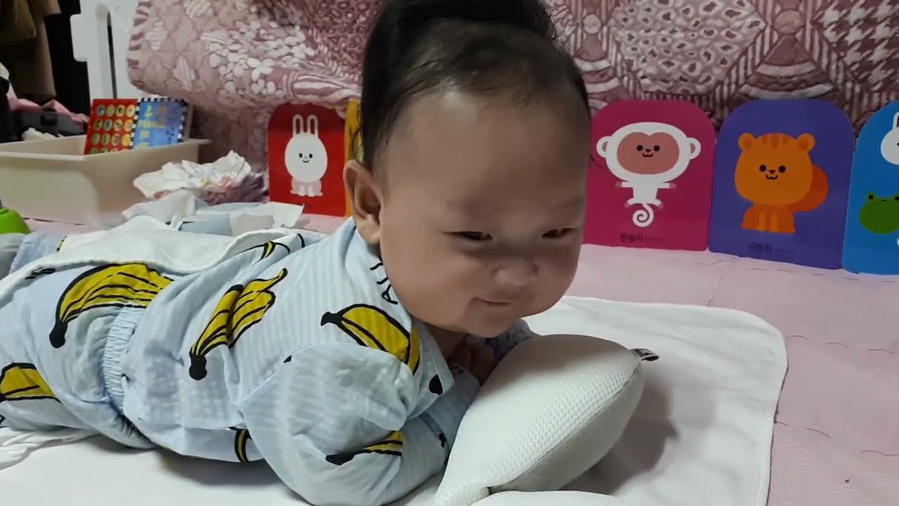 5개월 아기의 혼자 뒤집기 하기
