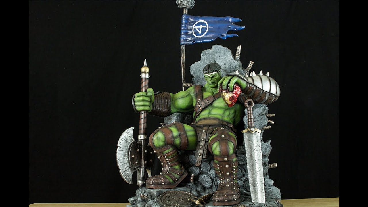 Halimaw King Hulk on Throne