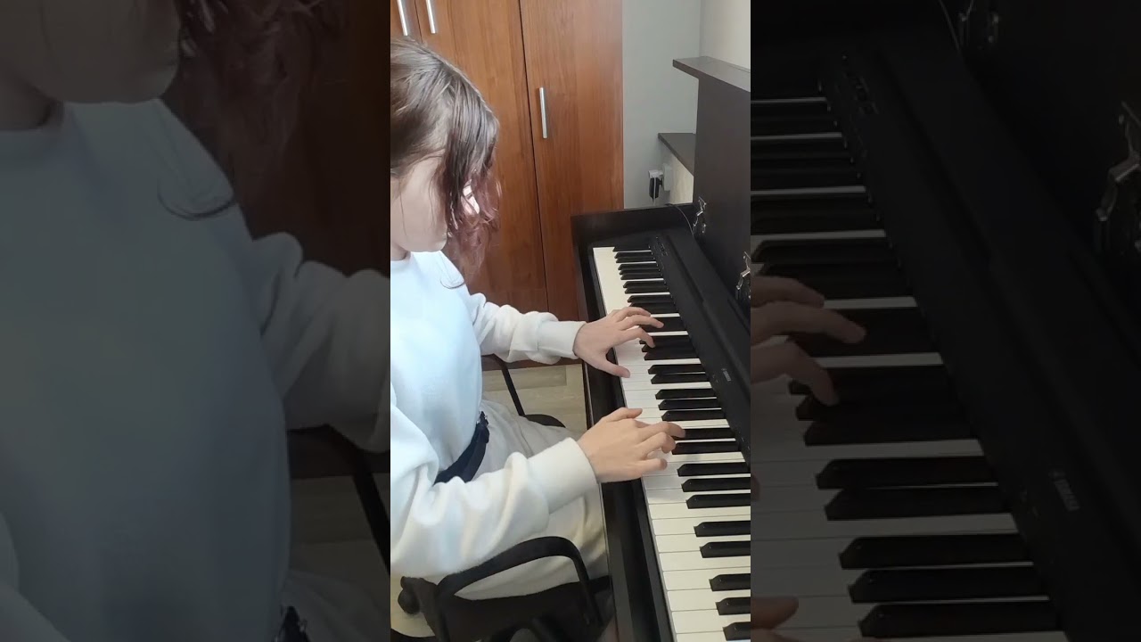 Toccata Andaluza by Timothy Brown. У виконанні моєї донечки Пирогової Вікторії.