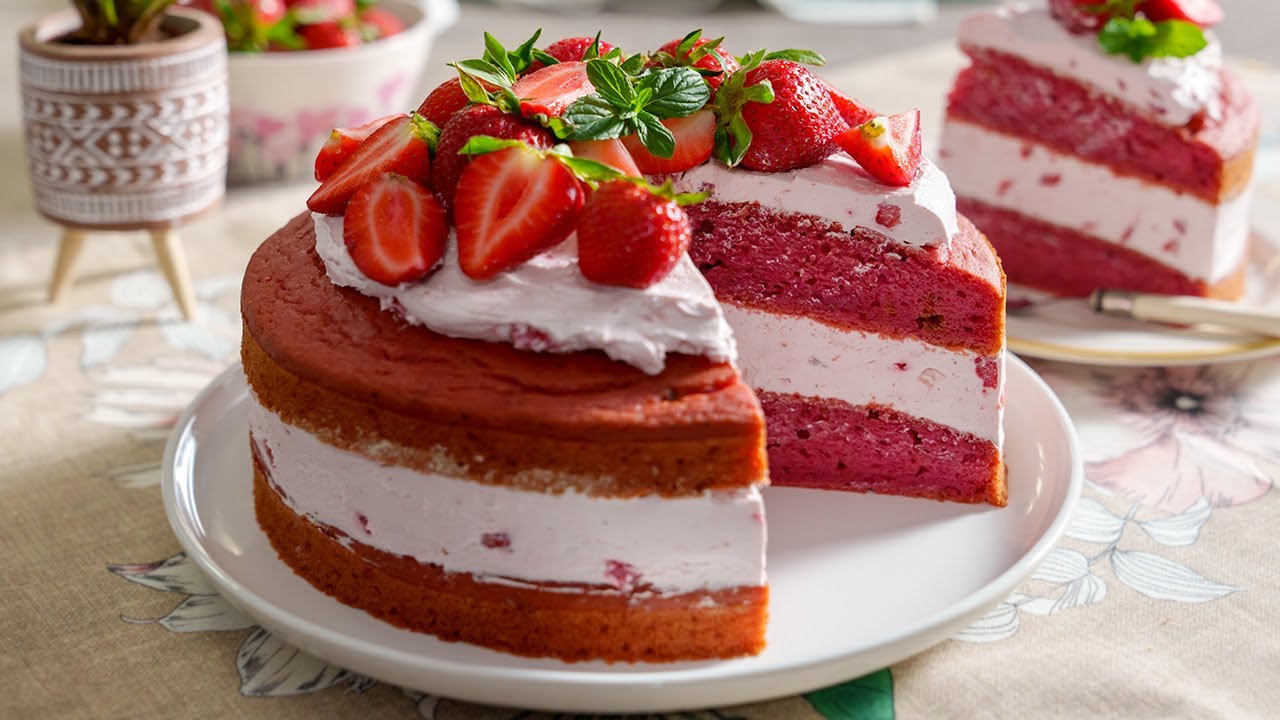Tort de post cu capsuni cu blat umed si crema delicioasa, o bunatate de desert #jamilacuisine