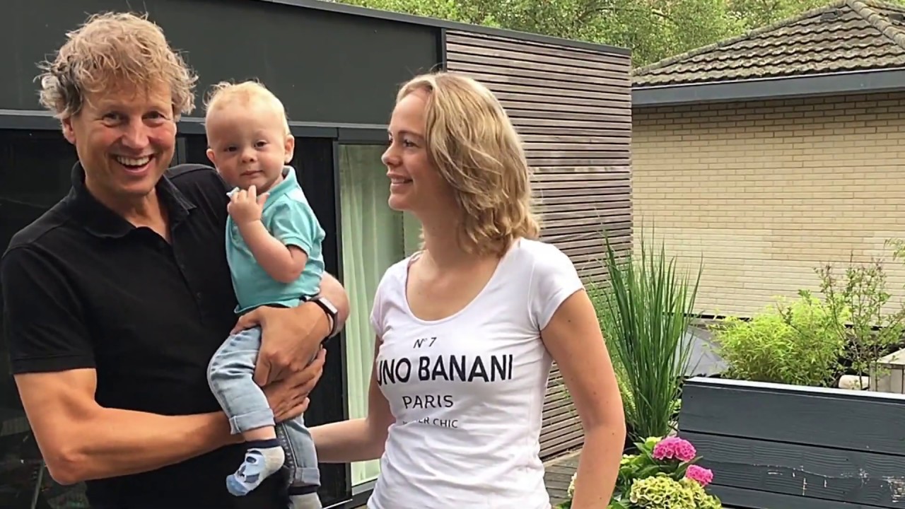Een woonboot in het midden van de stad